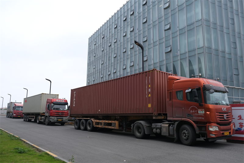 QGM-tegeltillverkningsmaskiner som skickas till Mellanöstern, hjälper regional konstruktion att ta ett nytt kliv framåt