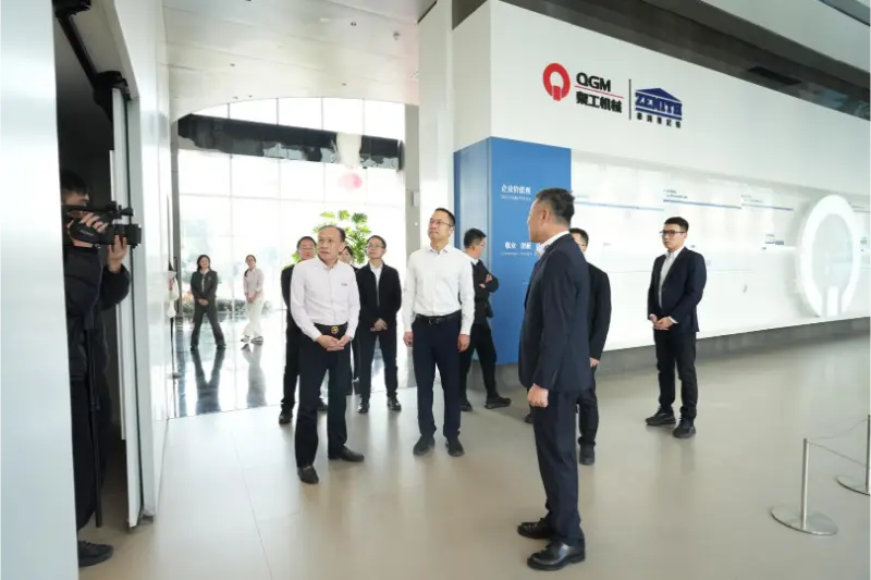 Regering och företag arbetar tillsammans för att främja utveckling; forskning på plats värmer företagens hjärtan.