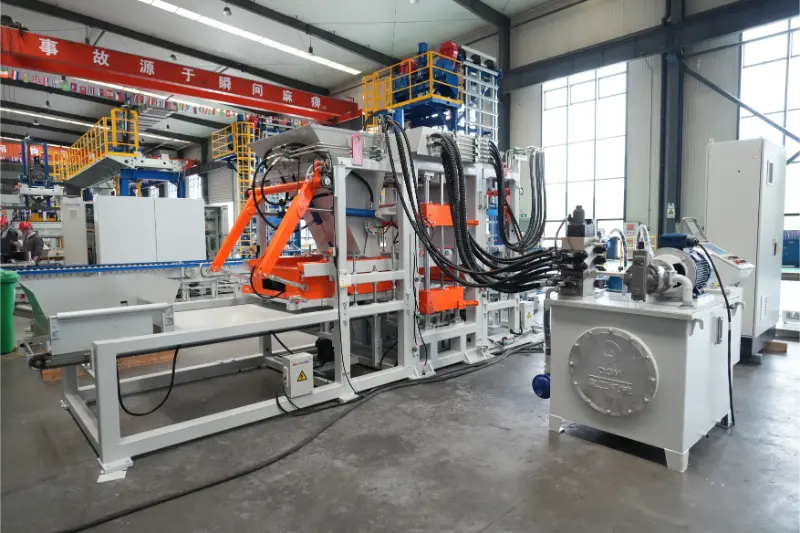 Quangong Machinery Co., Ltd:s QT6 helautomatiska produktionslinje för tegeltillverkning möjliggör mycket lönsam tegelproduktion från fast avfall