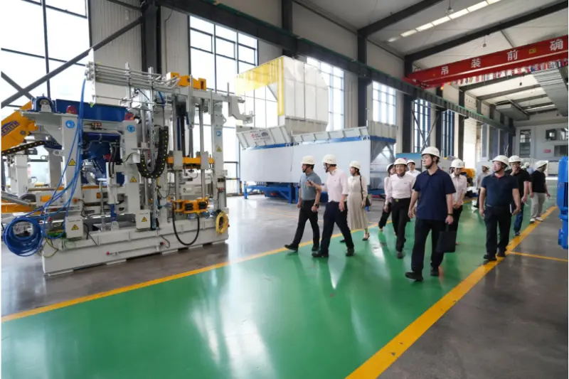 Tjänstemän från Fujian Provincial Department of Industry and Information Technology besöker Quangong Machinery Co., Ltd. för inspektion och vägledning