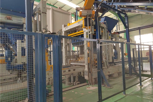 Zenith1500-2 betongblocksmaskinprojekt tas i drift, hjälper Malis kommunala konstruktion